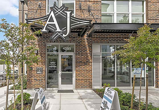 The Aj Apartments Seattle Wa 98116