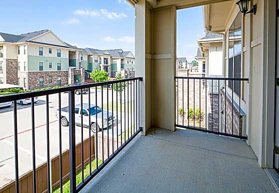 Watervue Apartments By Cortland Dallas Tx 75287