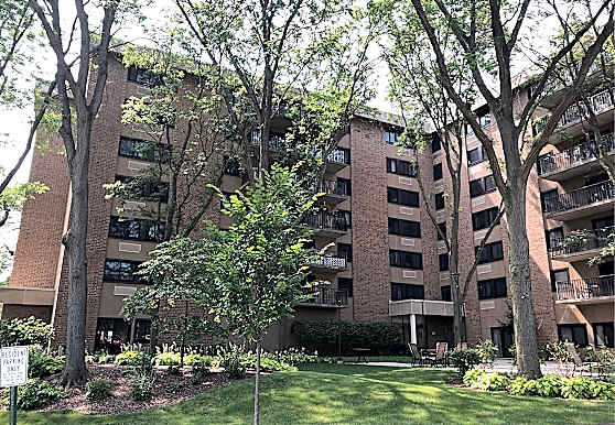 Liberty Towers Apartments Libertyville Il 60048