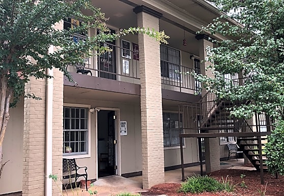 The Grove Apartments Starkville, MS 39759