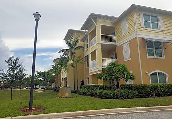 Village Square The villas and The Courts Apartments Delray Beach FL