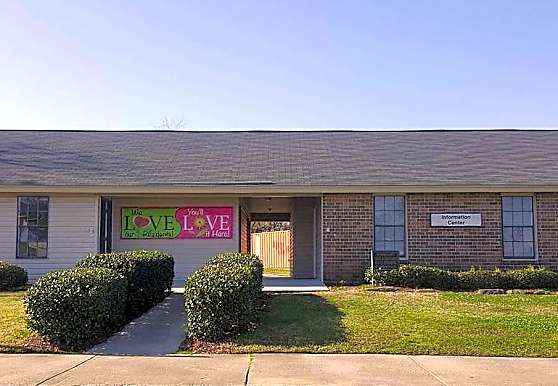 Pine Oaks Apartments Montgomery, AL 36108