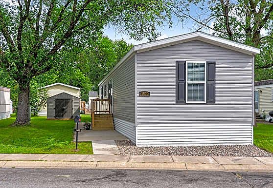Lakeside North MHP, LLC Apartments - New Brighton, MN 55112