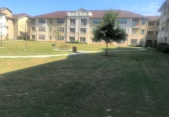 Montabella Pointe Apartments San Antonio, TX 78244