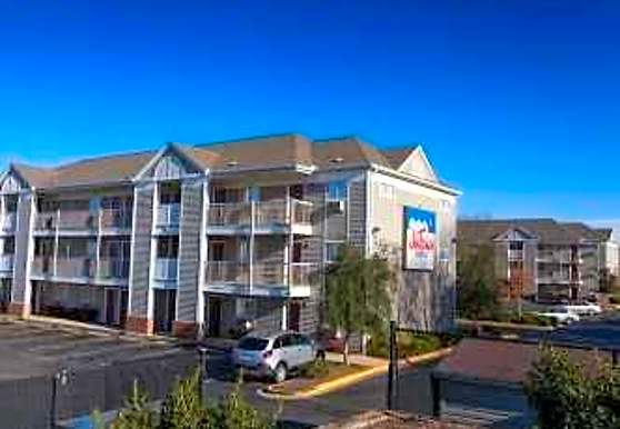Intown Suites Unc Zcn Apartments Charlotte Nc 28213