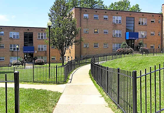 Huntwood Courts Apartments Washington DC 20019