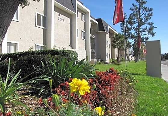 Simple Apartments On Kendall Drive In San Bernardino for Large Space