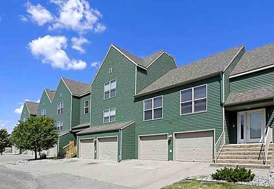 Mallard Creek Townhomes Apartments - Moorhead, MN 56560