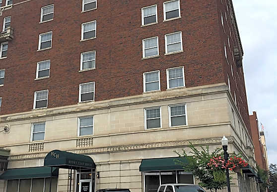 87 House Apartments on henry clay blvd Interior Design