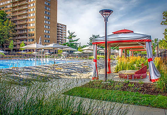 Crystal House Apartments - Arlington, VA 22202