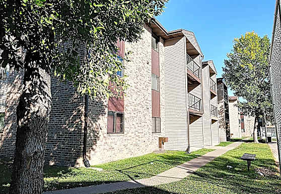 Place One Apartments - Fargo, ND 58103
