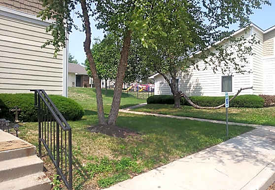 Ivanhoe Gardens Apartments Kansas City Mo 64109