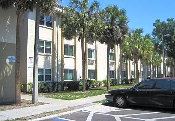 Central Court Apartments Tampa FL 33602