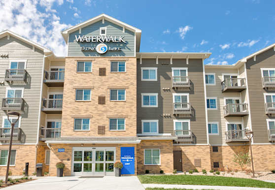 Oakwood Waterwalk Kansas City Overland Park Apartments