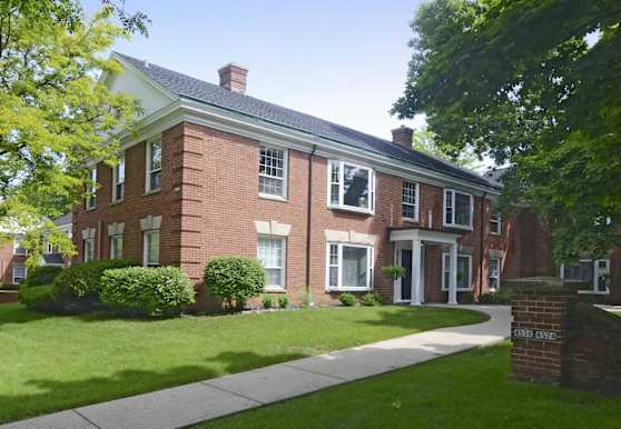 Colonial Court Apartments Milwaukee Wi 53211