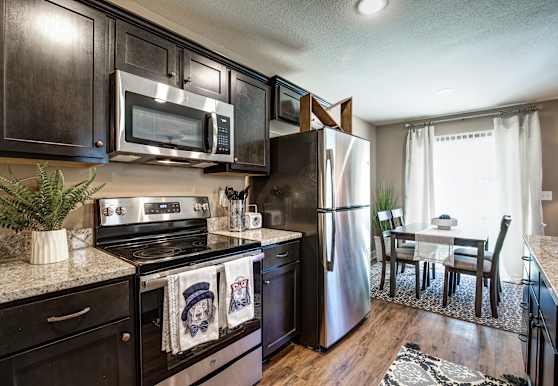 Lakeview Crossing Townhomes Apartments Blue Springs Mo 64014