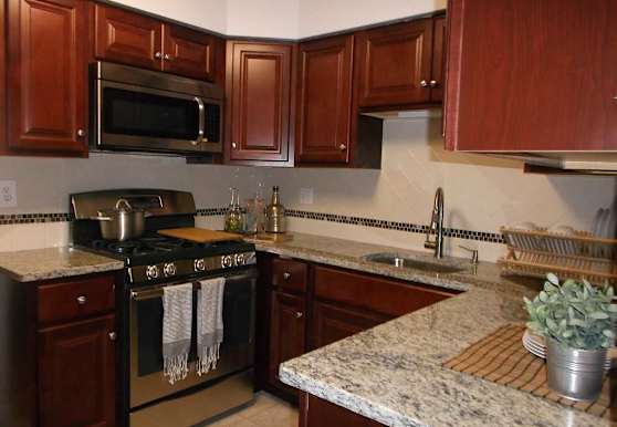 Hidden Lake Town And Country Apartments North Brunswick Nj 08902