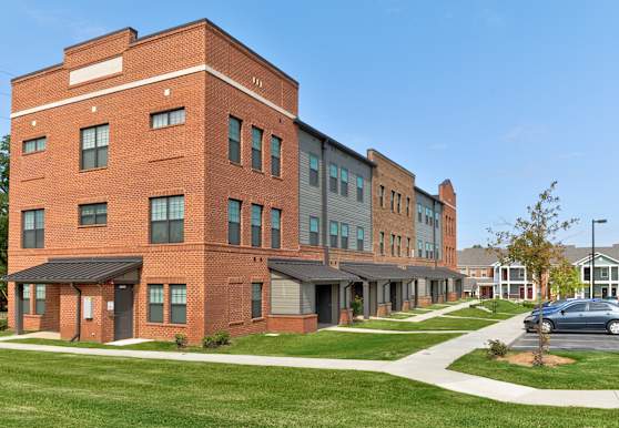 Columbus Square Apartments - Montgomery, AL 36104