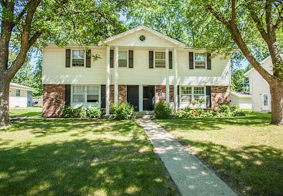 Waukesha Townhomes Apartments Pewaukee Wi 53072