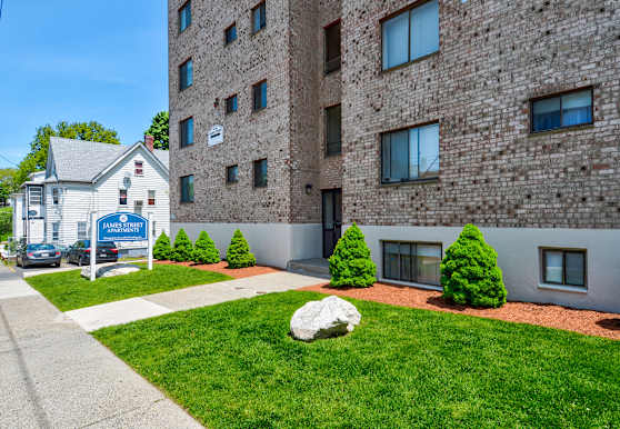 Parkwood Drive Apartments - Malden, MA 02148