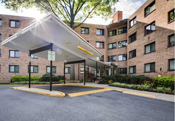 Aspenwood Senior Living Community Providing Assisted Living Personal Care Independent Living Senior Living Communities Senior Living Retirement Living