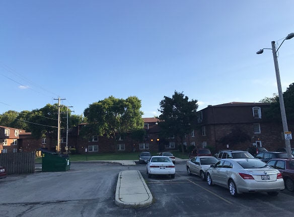 Mt Zioncalvin Courtyard Apts Apartments - Milwaukee, WI