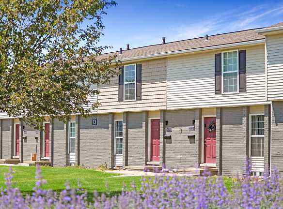 Meadowood Townhomes Apartments - Canton, MI