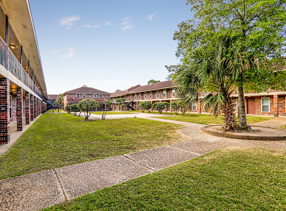 Broadmoor Plantation Apartments - Baton Rouge, LA