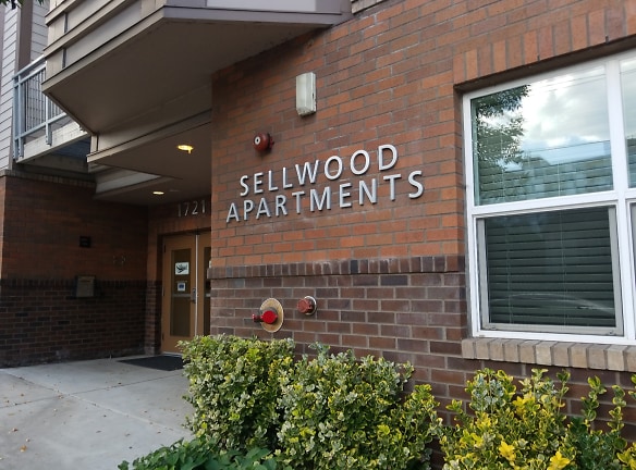 Sellwood Apartments - Portland, OR
