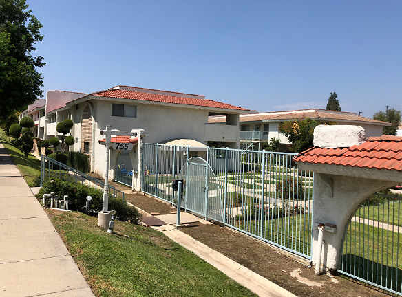 La Casa Brea Apartments - Brea, CA