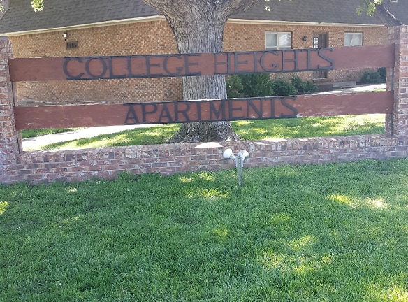 College Heights Apartments - Dodge City, KS