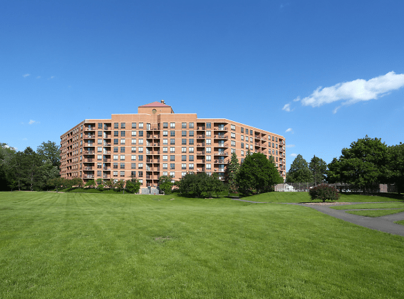 The Towers At Four Lakes - Lisle, IL