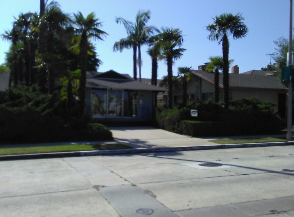 Community Plaza Apartments - Long Beach, CA