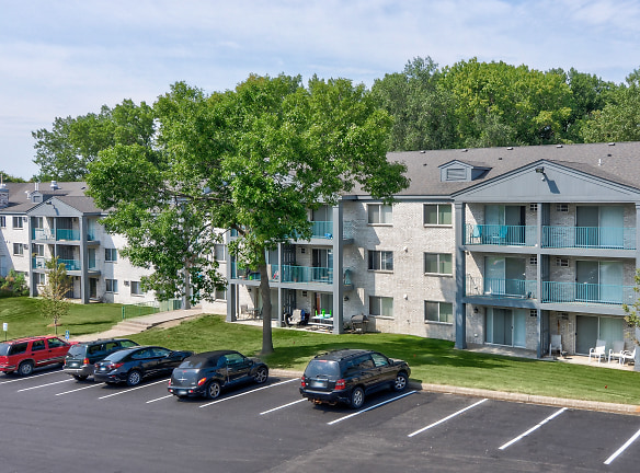 Plymouth Commons Apartments - Plymouth, MN