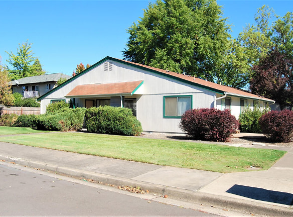 247 Lorraine Ave - Eagle Point, OR