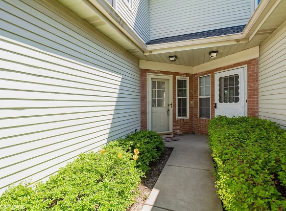 1475 Golfview Dr - Glendale Heights, IL