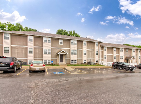 Liberty Court Apartments - Liberty, MO