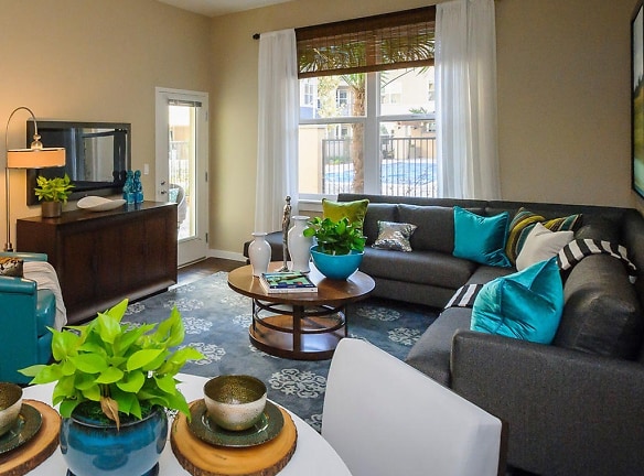 The Plaza Luxury Apartments: Foster City - Foster City, CA