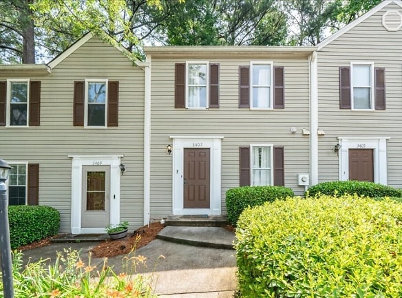 3407 Spring Harbour Dr - Doraville, GA