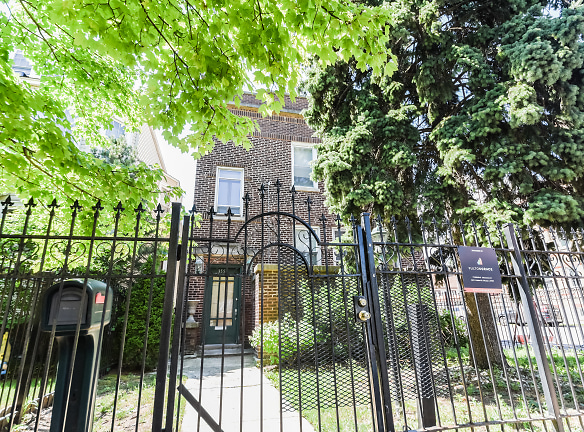 3557 W Wrightwood Ave - Chicago, IL