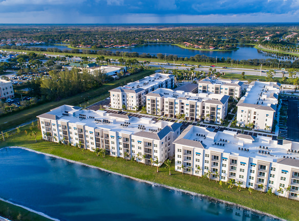 Cottonwood West Palm Apartments - West Palm Beach, FL