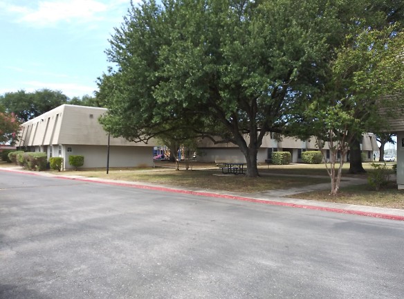 Seguin Manor Apartments - Seguin, TX