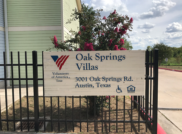 Oak Springs Villas Apartments - Austin, TX
