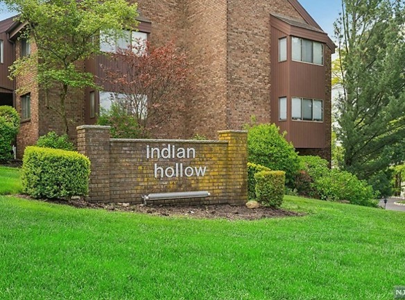 260 Indian Hollow Court - Mahwah, NJ
