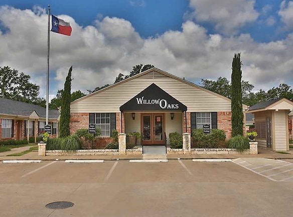 Willow Oaks Apartment - Bryan, TX