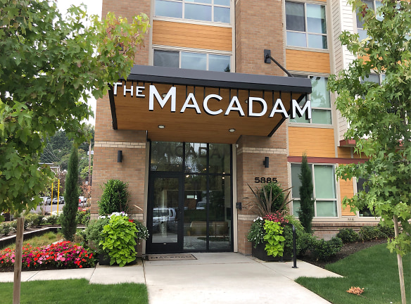 There Is No 5833. The Macadam Is At 5855 It's The Only One On The Block. Apartments - Portland, OR