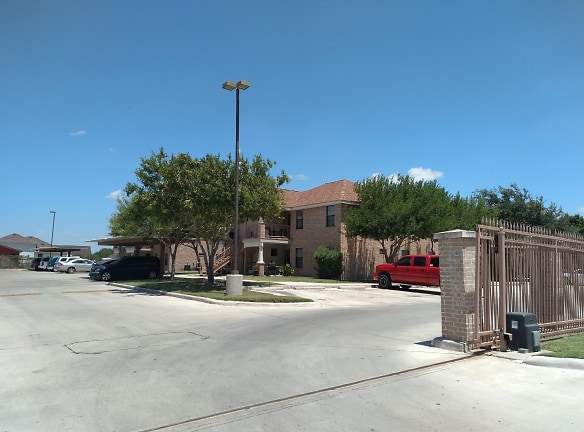 Villa De Alton Apartments - Alton, TX