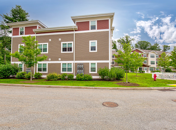 Chelmsford Woods Residences Apartments - Chelmsford, MA