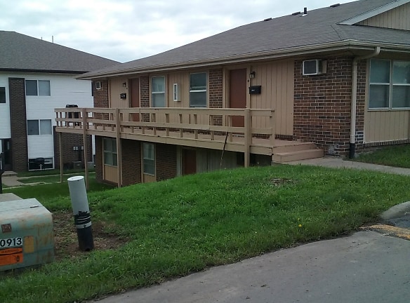Parkway Village Apartments - Maryville, MO