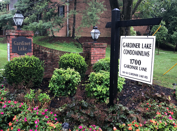 Gardiner Lake Apartments - Louisville, KY
